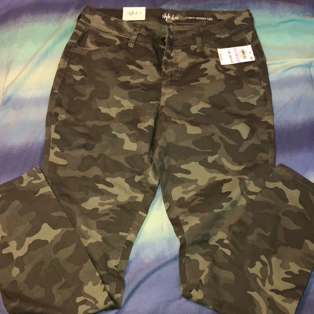 STYLE & CO CAMO JEANS